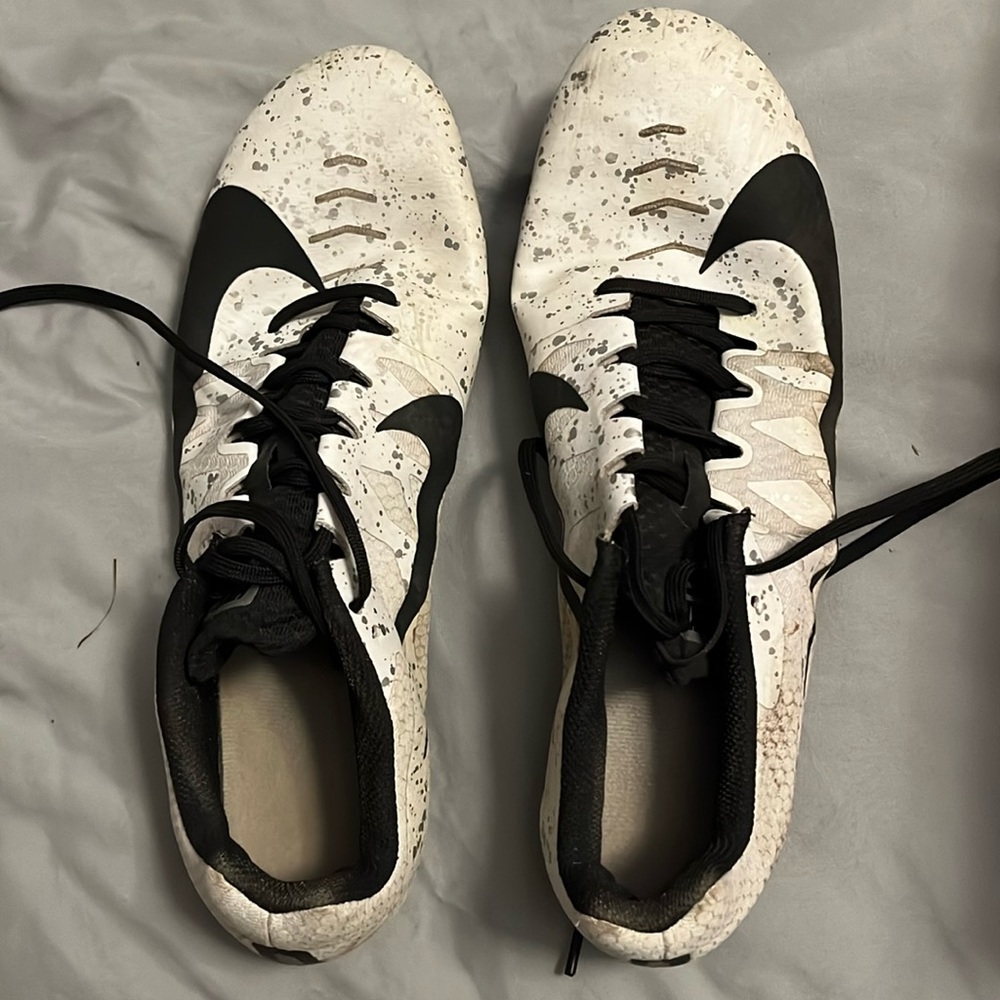 Grey/black track spike shoes